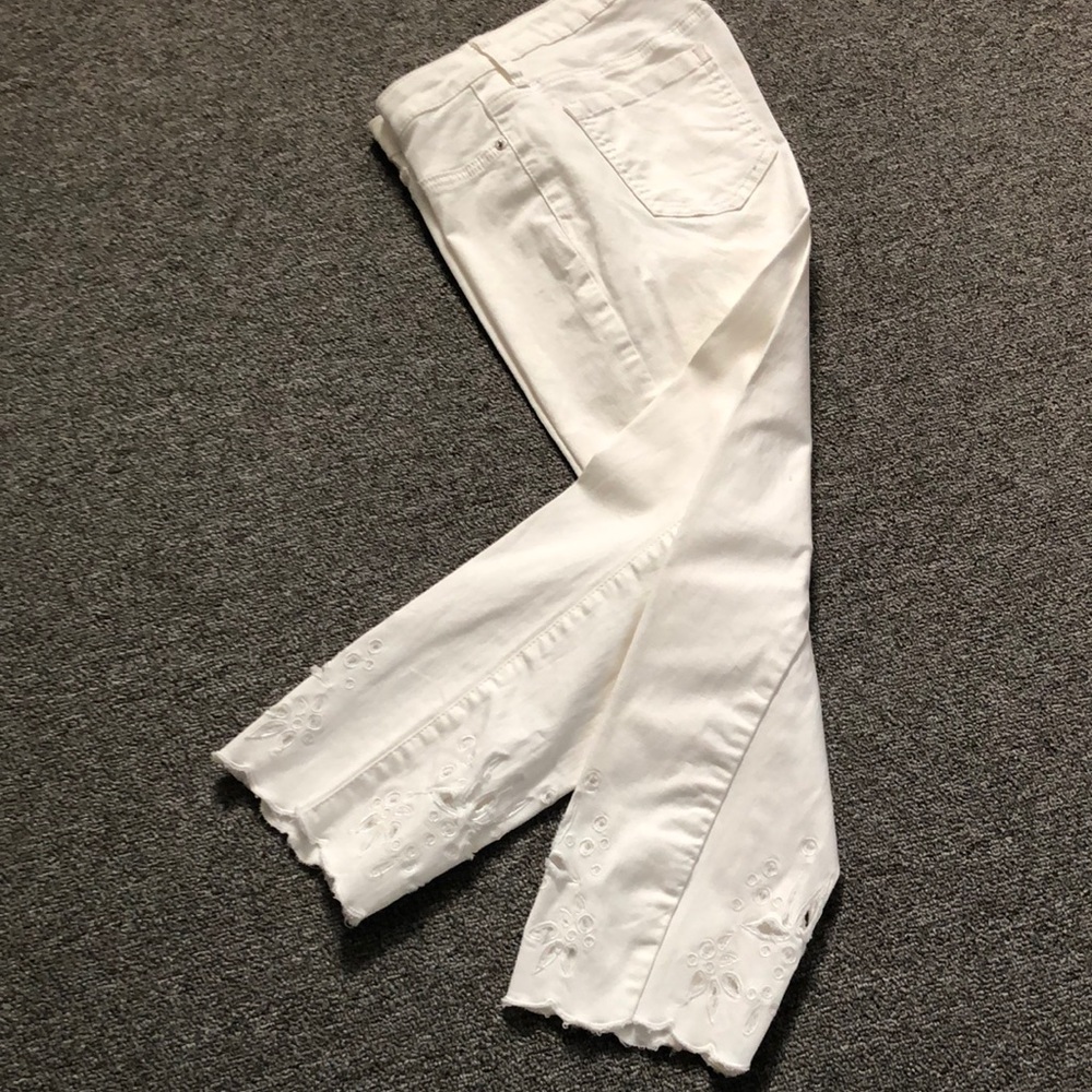 White eyelet trimmed ankle length jeans